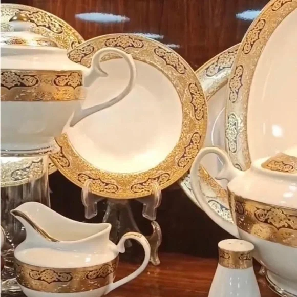Fine china from Royal Home - Picture 2 of 8